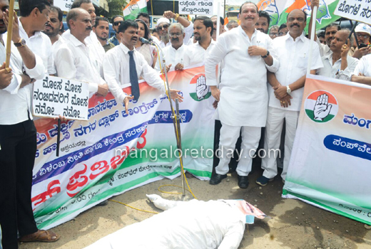 Cong protest 